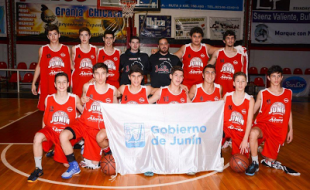 Junn en lo alto del Provincial U15