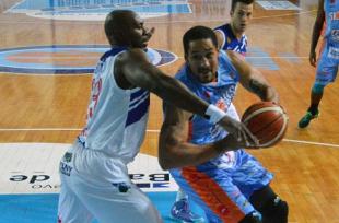 Dwayne Jones jugar en Atenas