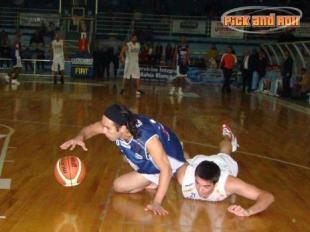 De Estudiantes a travs de la defensa