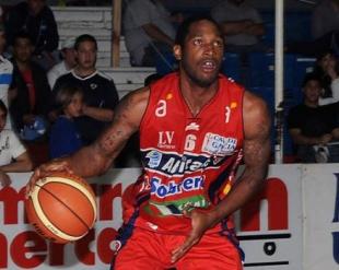 Derrick Roland llega para ayudar a Pearol