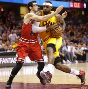 Los Cavaliers aplastaron a los Bulls e igualan la serie