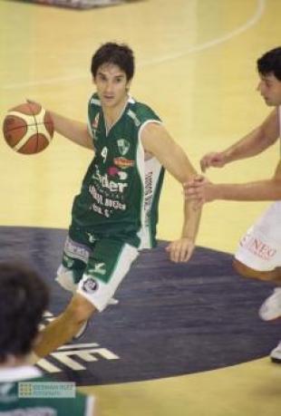 Atenas debut en casa con un triunfo