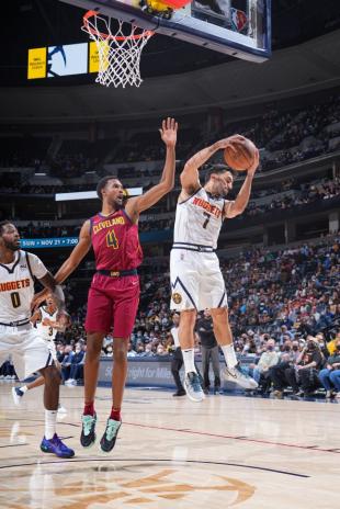 Gran partido de Campazzo en la derrota de los Nuggets