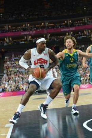 Lebron da un recital para llevar a USA a semifinales