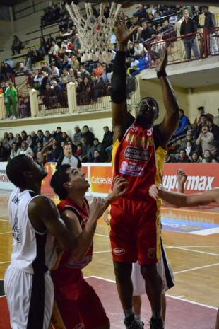 San Martn se adelant en la final