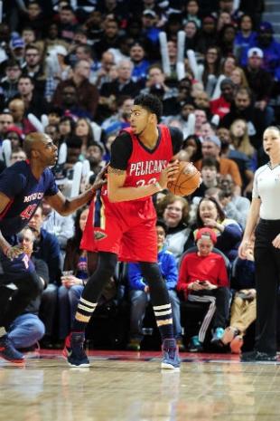 Anthony Davis aplast a Detroit