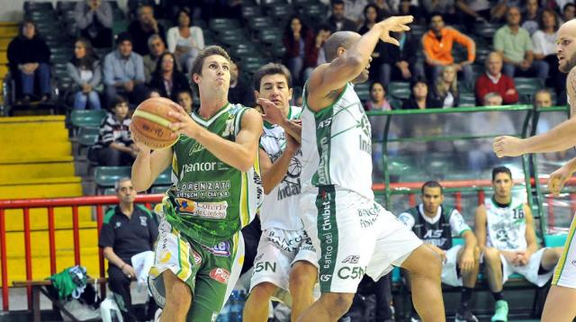 Atenas gan un partido clave