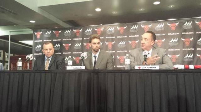 Pau Gasol y Nikola Mirotic fueron presentados en Chicago