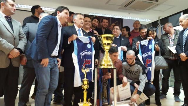 Tucuman recibi a sus campeones