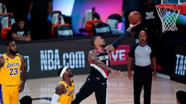 De la mano (triplera) de Damian Lillard, Blazers qued al frente