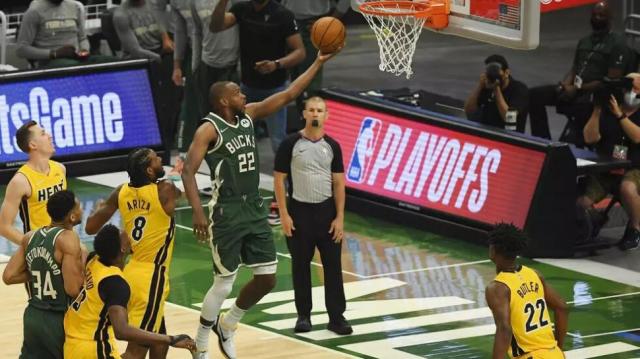 Khris Middleton puso arriba a Bucks