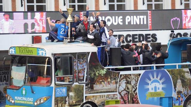 Tucuman recibi a sus campeones