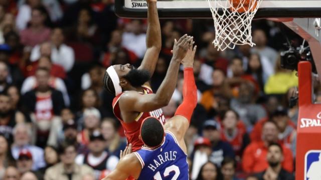 James Harden brill y los Rockets ganaron