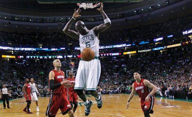 Los Celtics achicaron la diferencia en casa