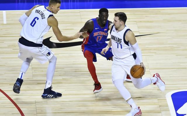 Mavericks brill al ritmo de Doncic en Mxico