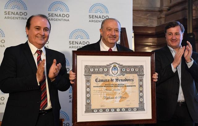 Muratore recibi la mxima distincin del Senado