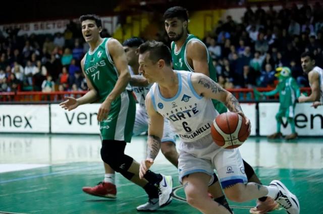 Baeza: "La adversidad de juego la superamos con el deseo de ganar"