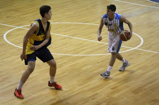 Dos con boleto en mano en U17