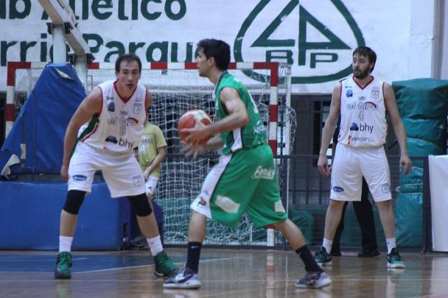 Tiro adentro y Temperley afuera