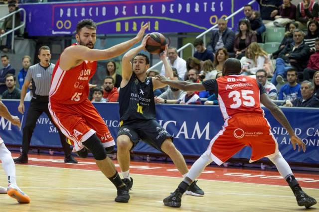 Real Madrid y Tenerife sobrevivieron a la tormenta