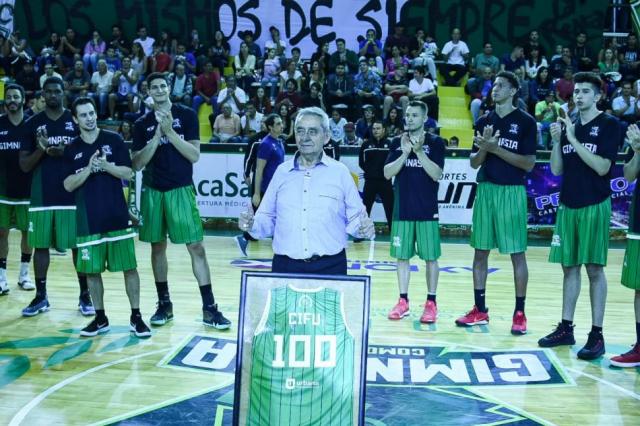 Retiro de camisetas de Cocha y Mold y la depedida de Cifu