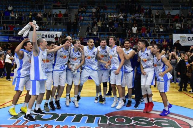 Formosa le regal el trofeo a su gente