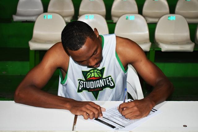 Maurice Jones es oficialmente jugador de Estudiantes