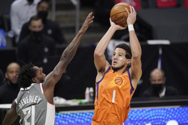 Phoenix pone un pie en las Finales de la NBA