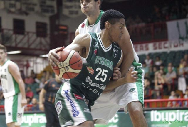 Atenas sigue de racha