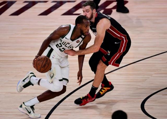 Milwaukee sigue con vida en los Playoffs