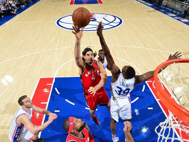 Scola brill y Toronto volvi a ganar