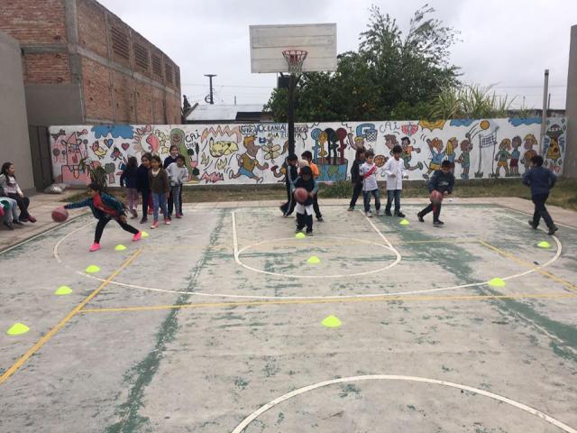 Tucumn lleva el bsquet a las escuelas