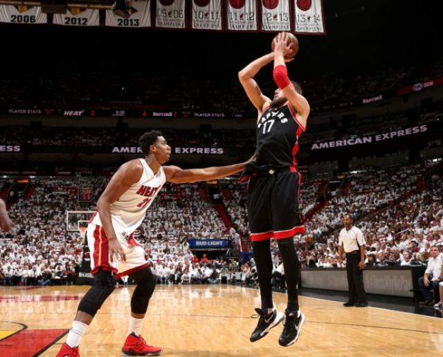 Lowry resucita, Toronto vive