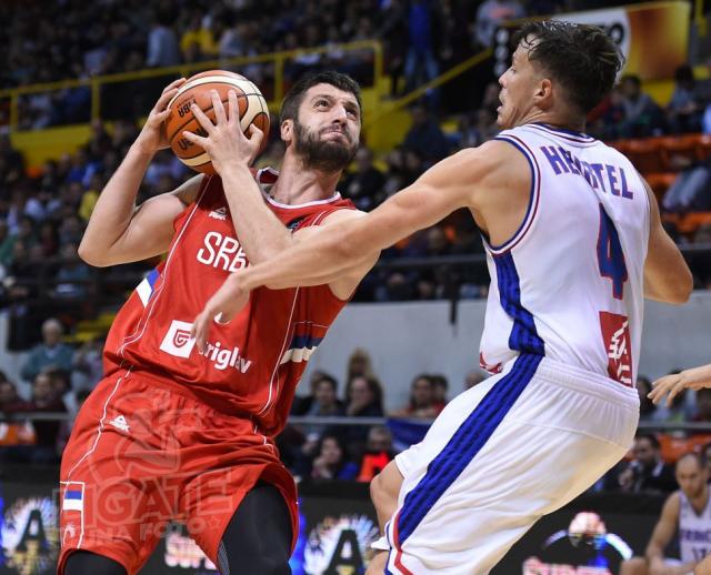 Serbia afina de la mano de Teodosic