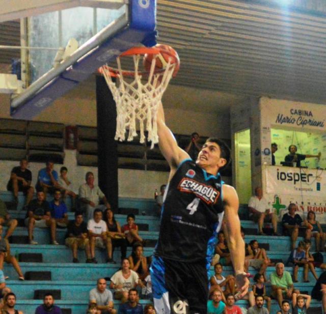 Stucky jugar en Salta Basket